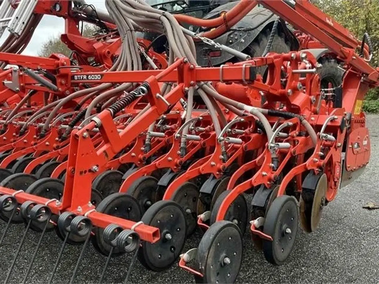 Billede 9 - Kuhn HR6040 med såmaskine  Med dobbelt kammer fronttank