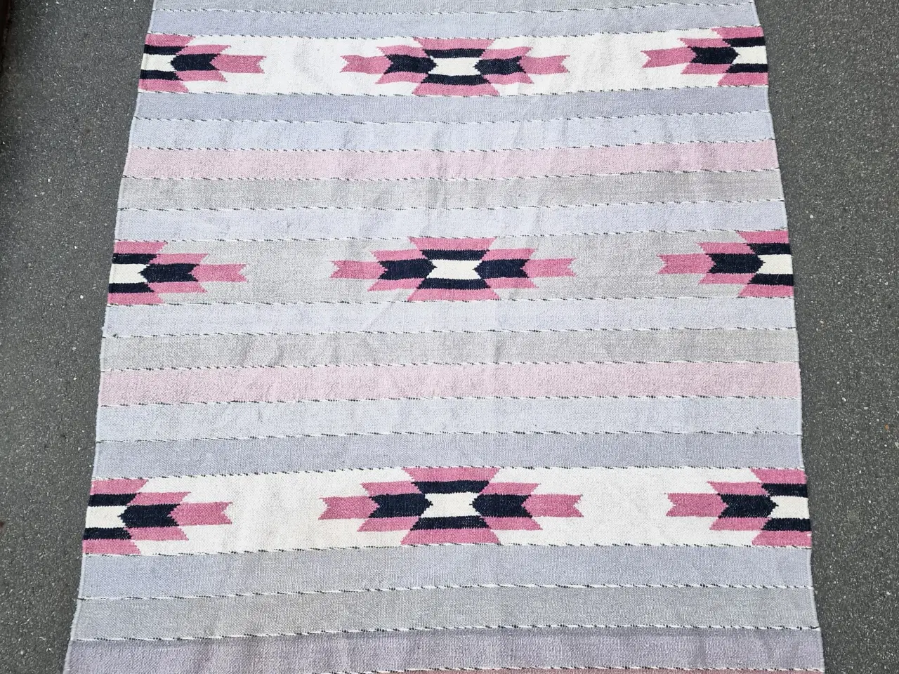 Billede 1 - Håndvævet kelim tæppe.