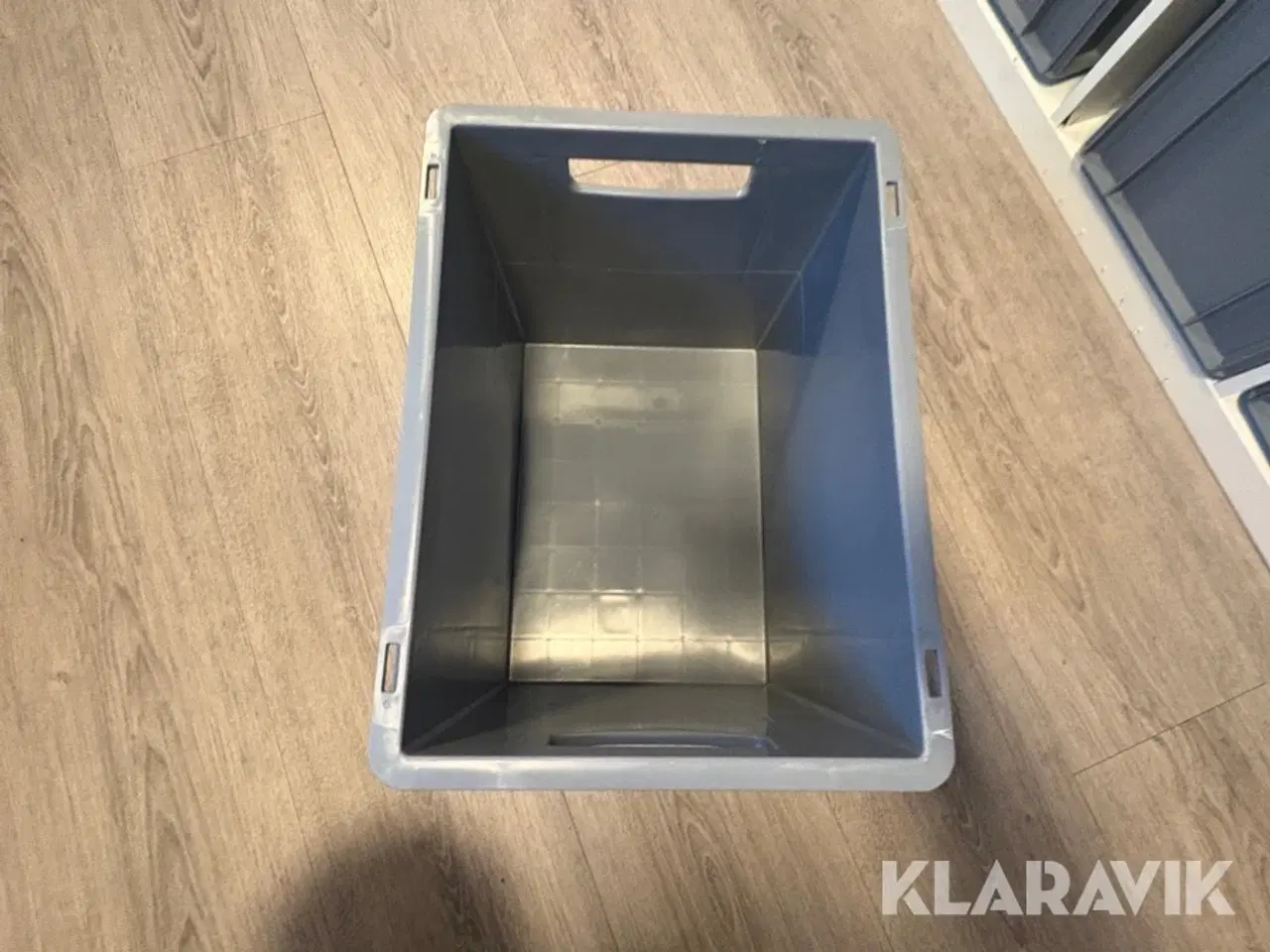 Billede 7 - 3 reoler med 24 kasser