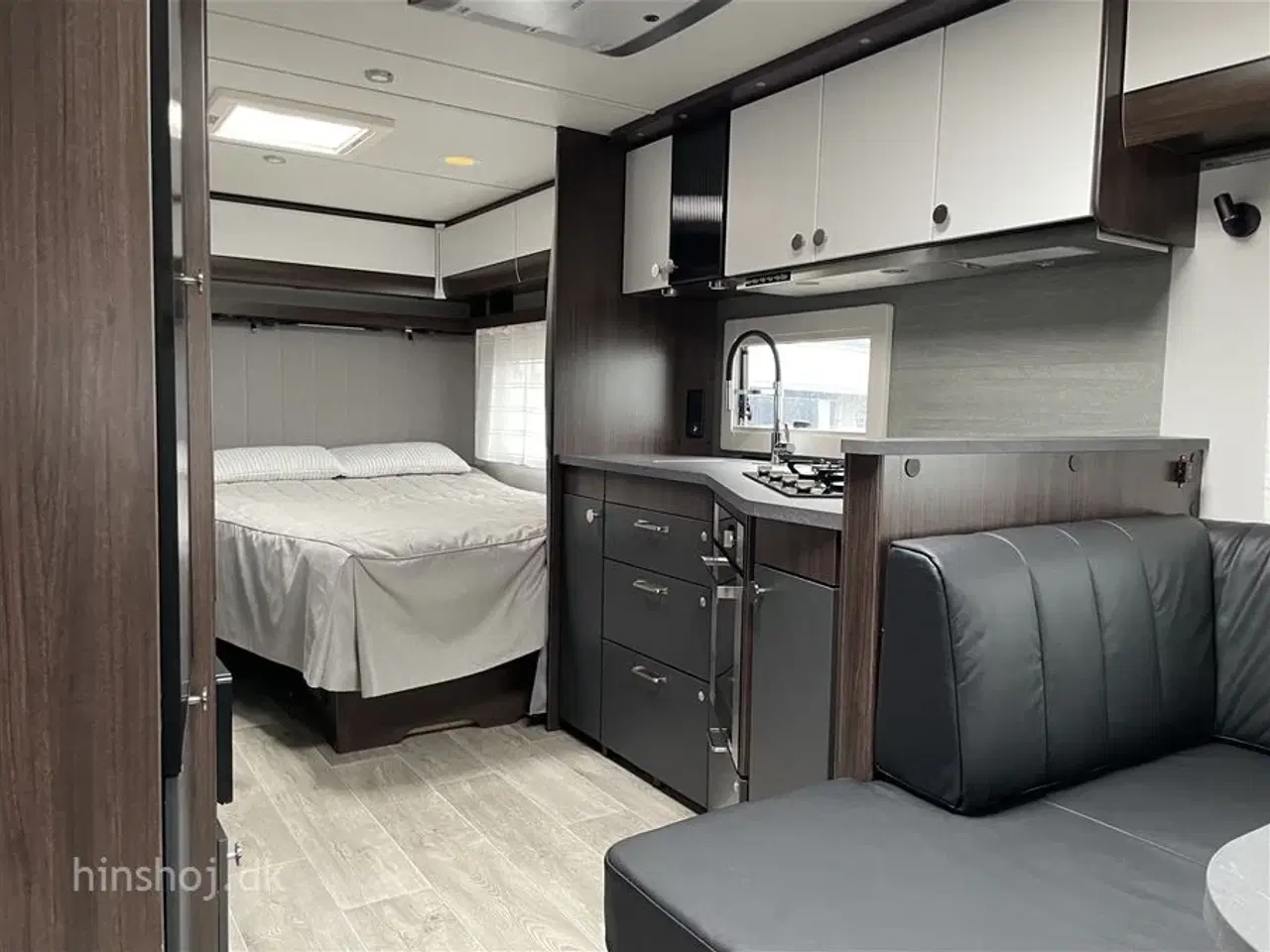 Billede 10 - 2024 - Polar Blackline 590 FWL   Polar Blackline den lækreste 60 års jubilæumsvogn se den hos Hinshøj Caravan
