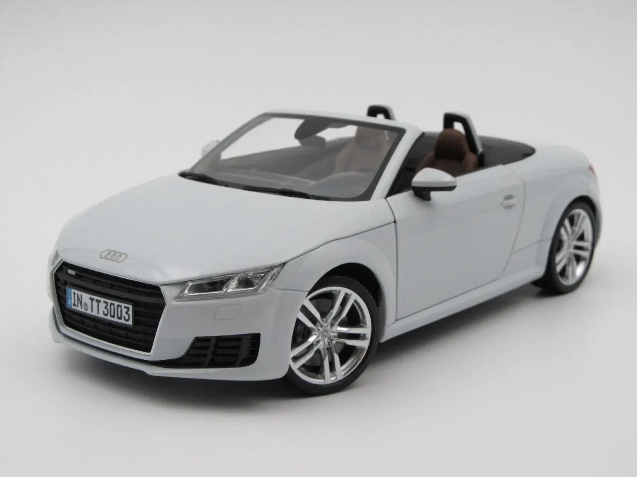 Billede 1 - 2014 Audi TT Roadster 1:18  -  MINICHAMPS 