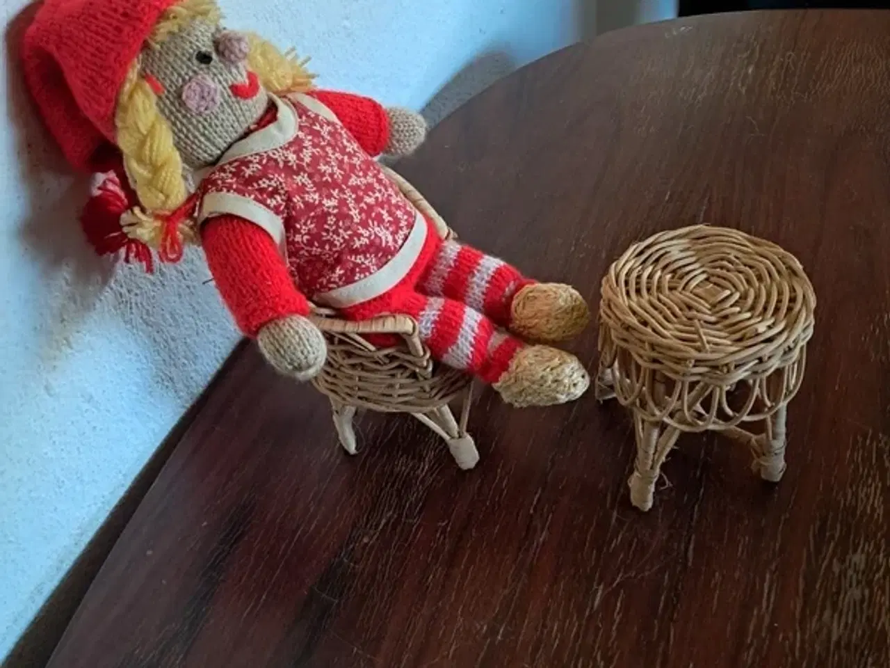 Billede 4 - Nisse med bord og stol