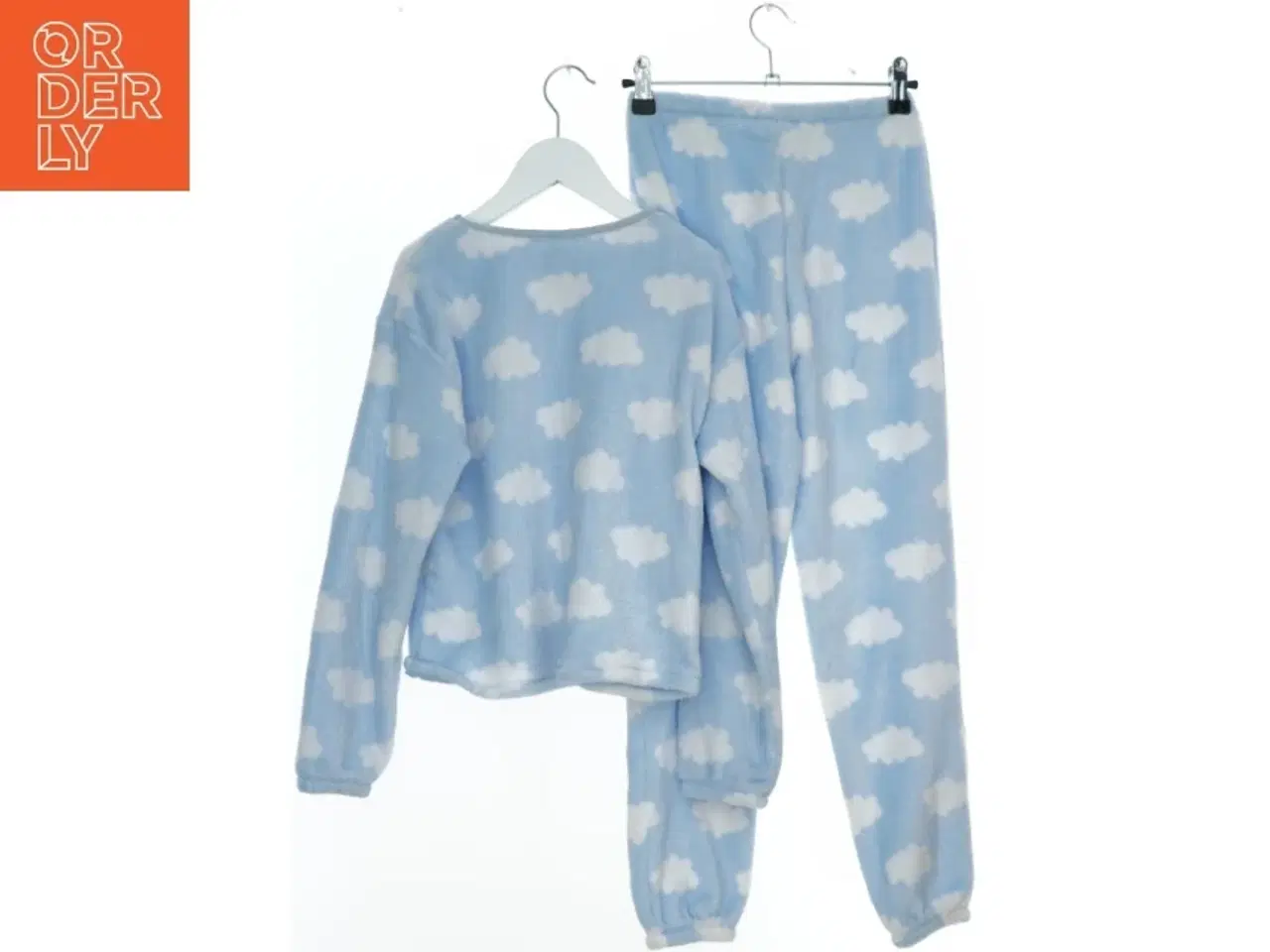 Billede 2 - Blød pyjamas med sky-mønster fra H&M (str. 140)