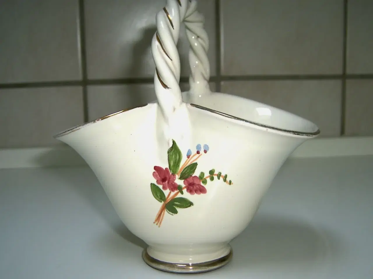 Billede 2 - Gl. Porcelæns kurv med blomster deco.