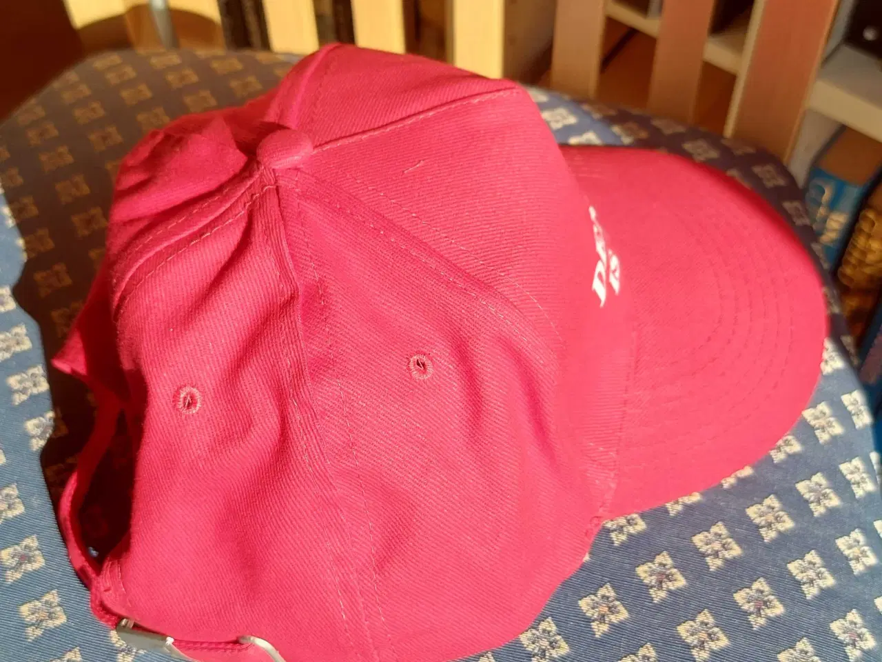 Billede 2 - Røde caps med teksten Denmark is Great