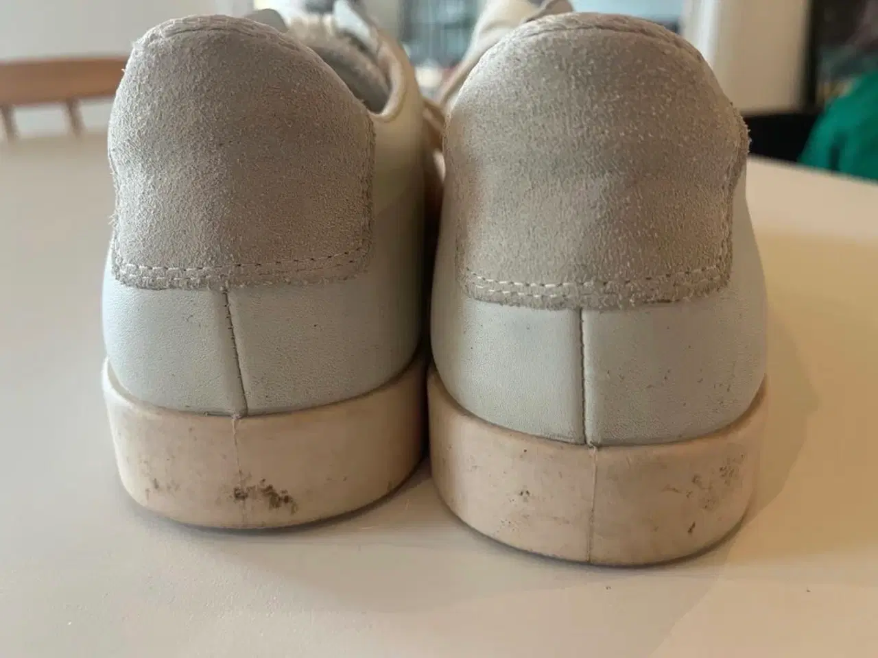 Billede 4 - Hvide og lyserrøde Ecco sneakers