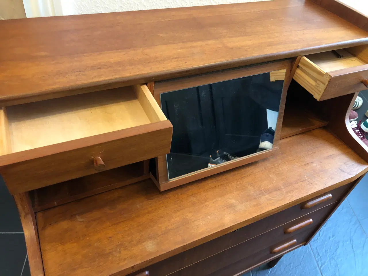 Billede 10 - Chatol i teak med indbygget spejl, skuffer, udtræk