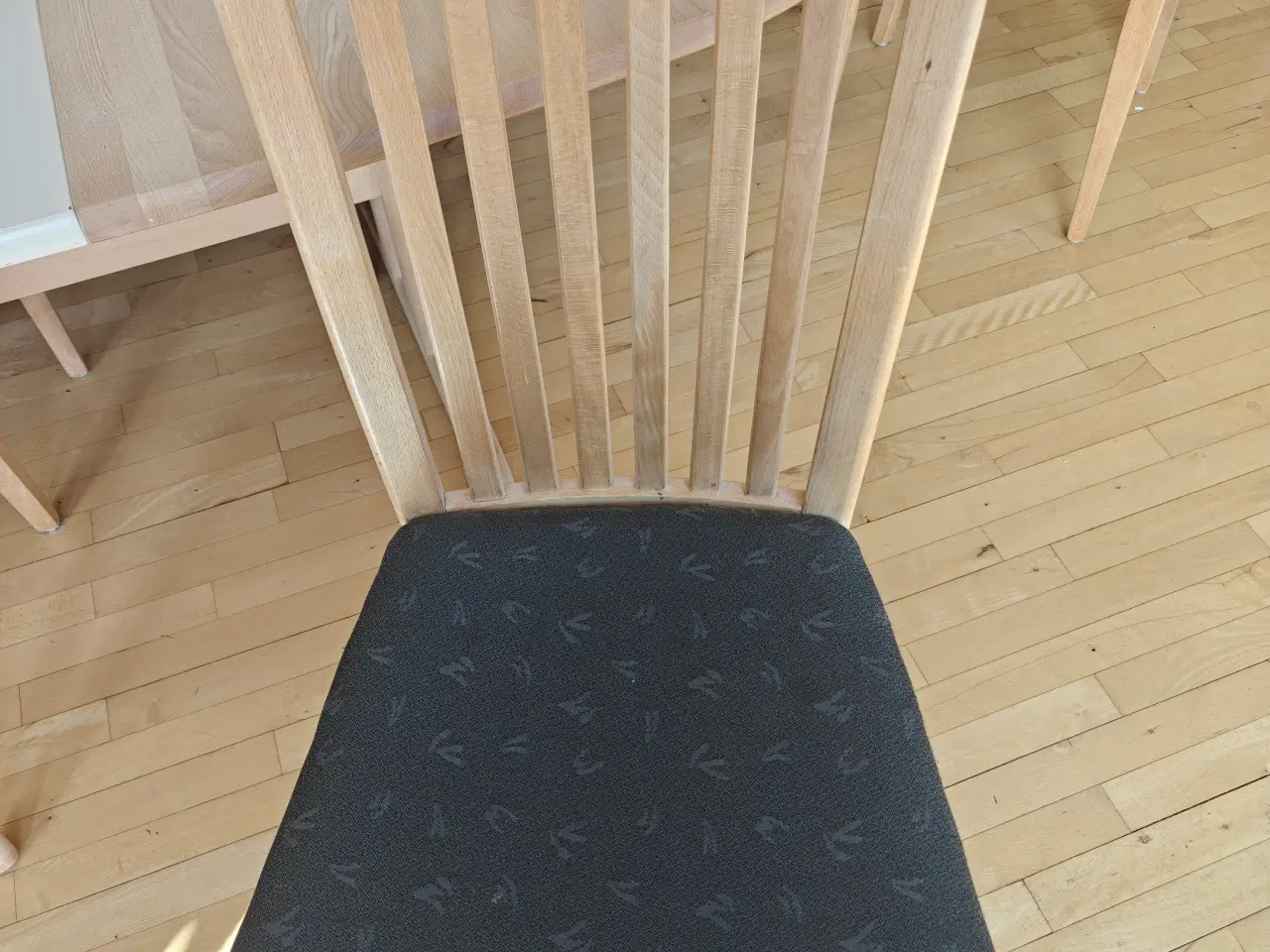 Billede 2 - Spisebord og 6 stole, Gangsø
