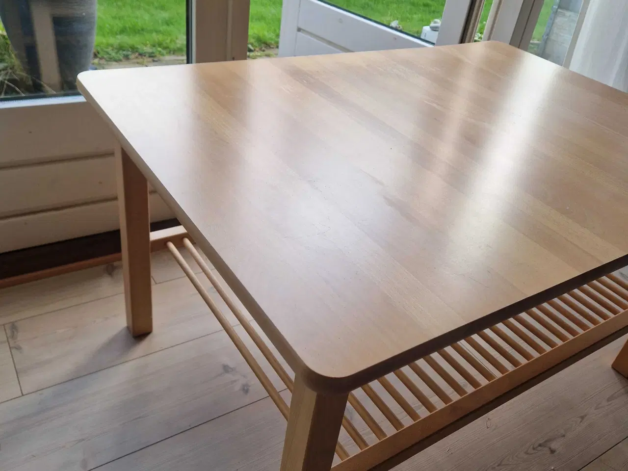 Billede 6 - Sofabord i lyst træ.