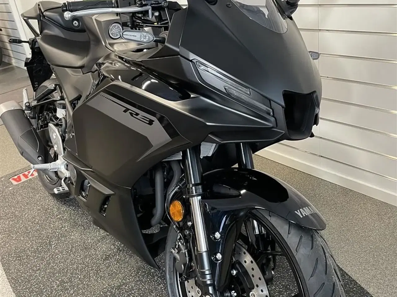 Billede 2 - Yamaha YZF-R3 Midnigt Black