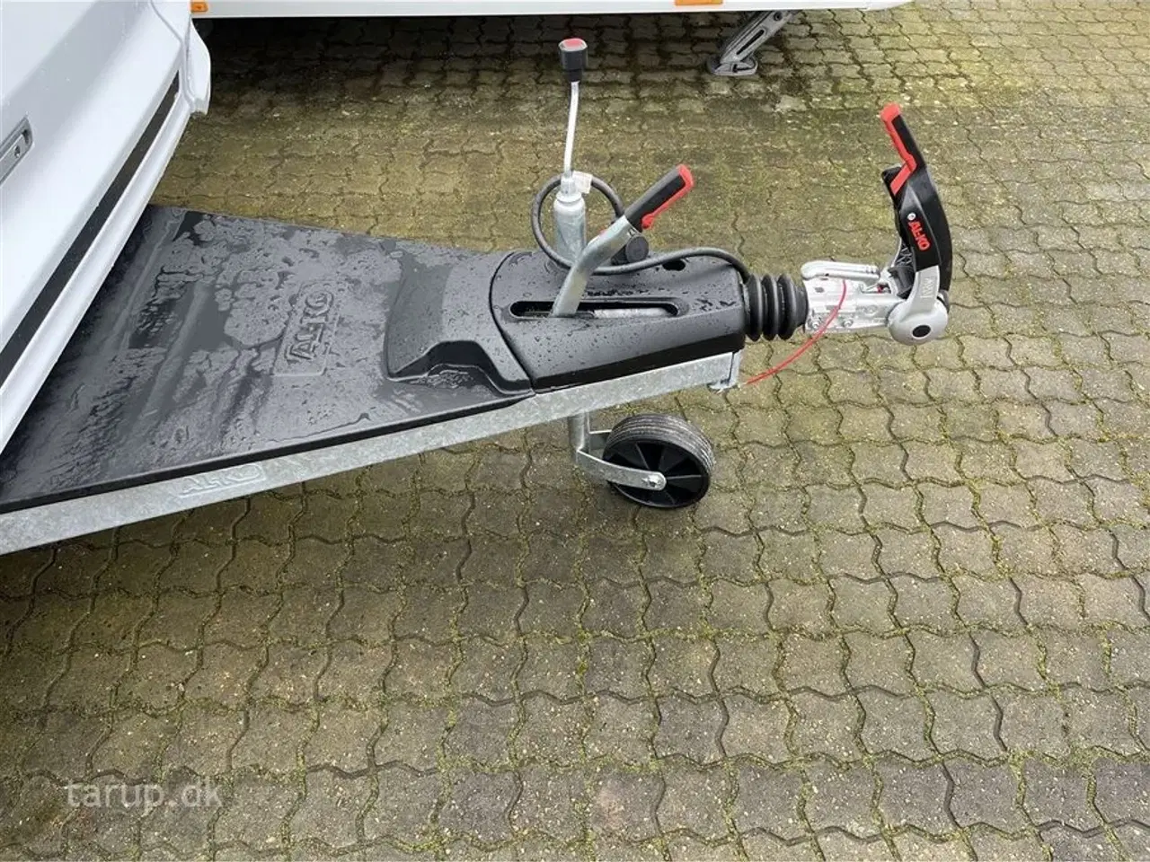 Billede 5 - 2026 - Dethleffs Camper 460 EL    Enkeltsenge med sengeudvidelse, NYHED nu med 2 gasblus, ende-sidde-gruppe, el-gulv-varme, 17 tommer alufælge, 137 l. køleskab m/ fryser,