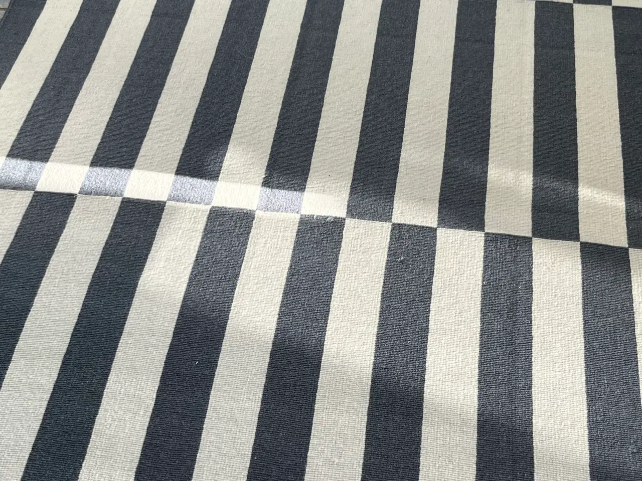 Billede 4 - 2 ens Gulvtæpper i uld