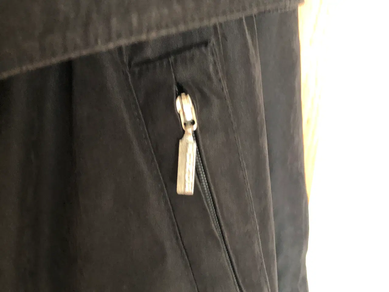 Billede 6 - FLOT! sort klassisk JUNGE frakke