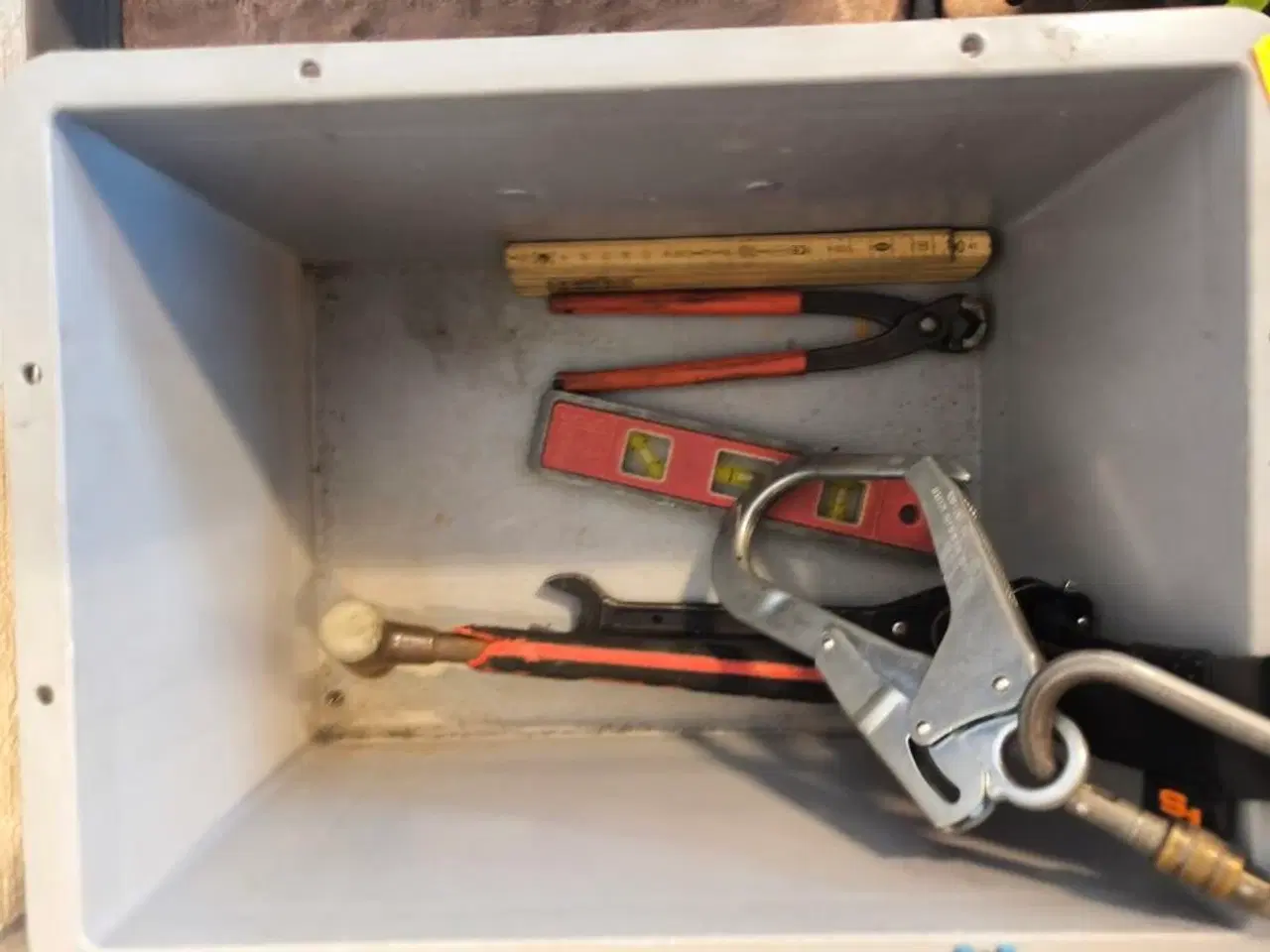 Billede 3 - Kasse m. sikringsgrej samt div.