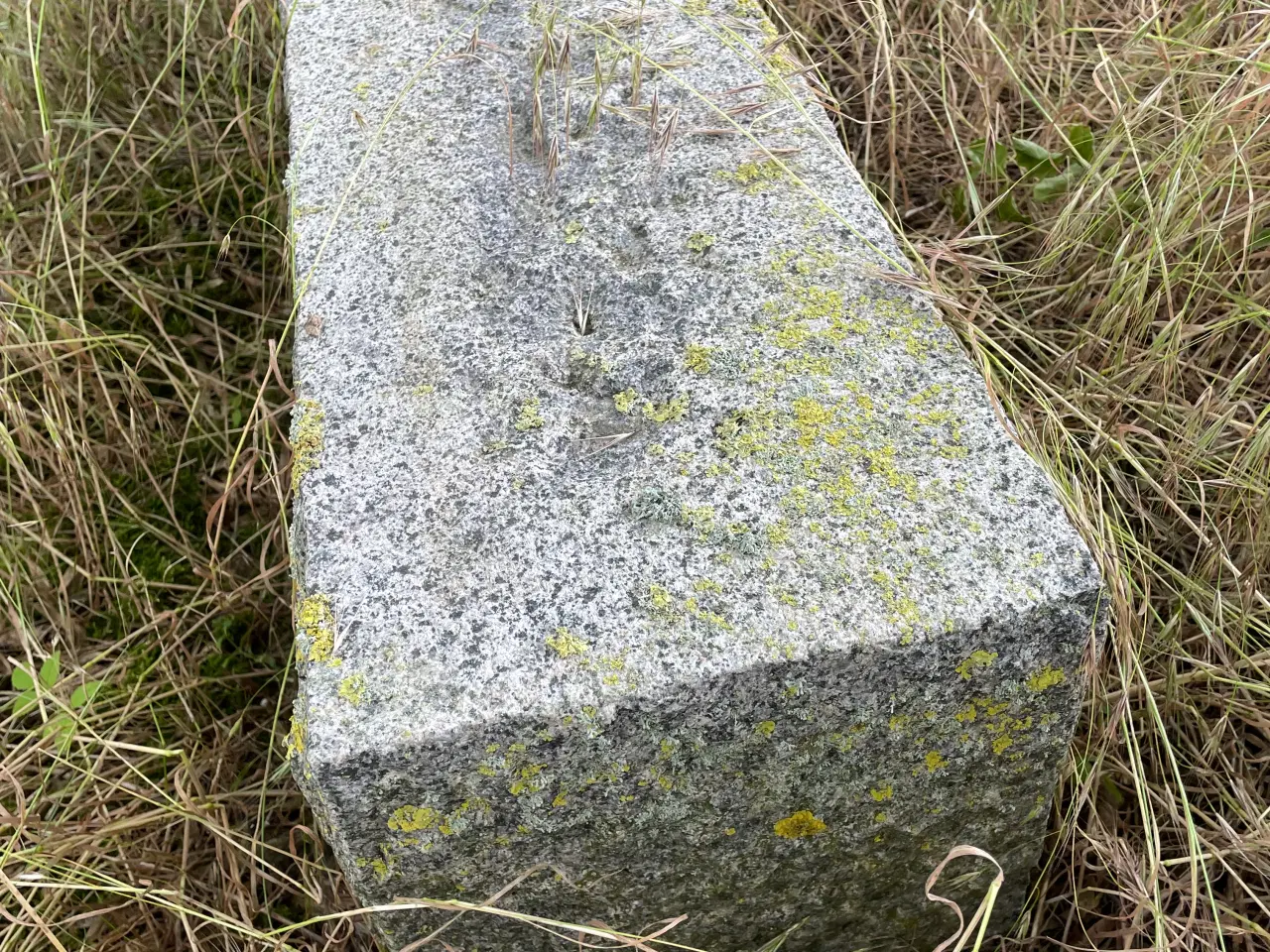 Billede 1 - Firkantet granit stenblok