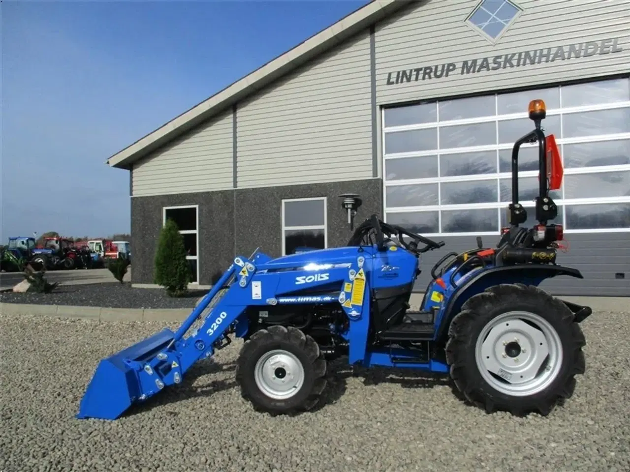 Billede 1 - Solis S26 6+2 gearmaskine med Fuldhydraulisk frontlæsser