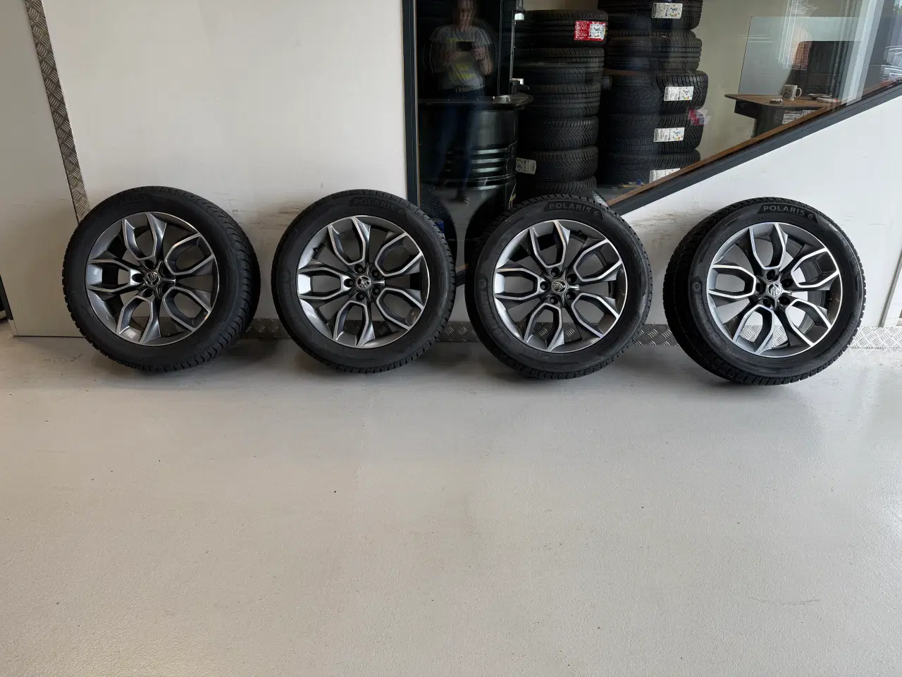 Billede 1 - Originale 19” Skoda fælge med barum vinterdæk