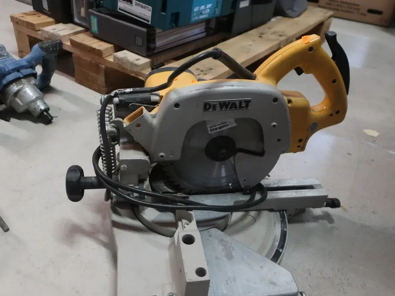 Billede 2 - Kap-/geringssav DEWALT
