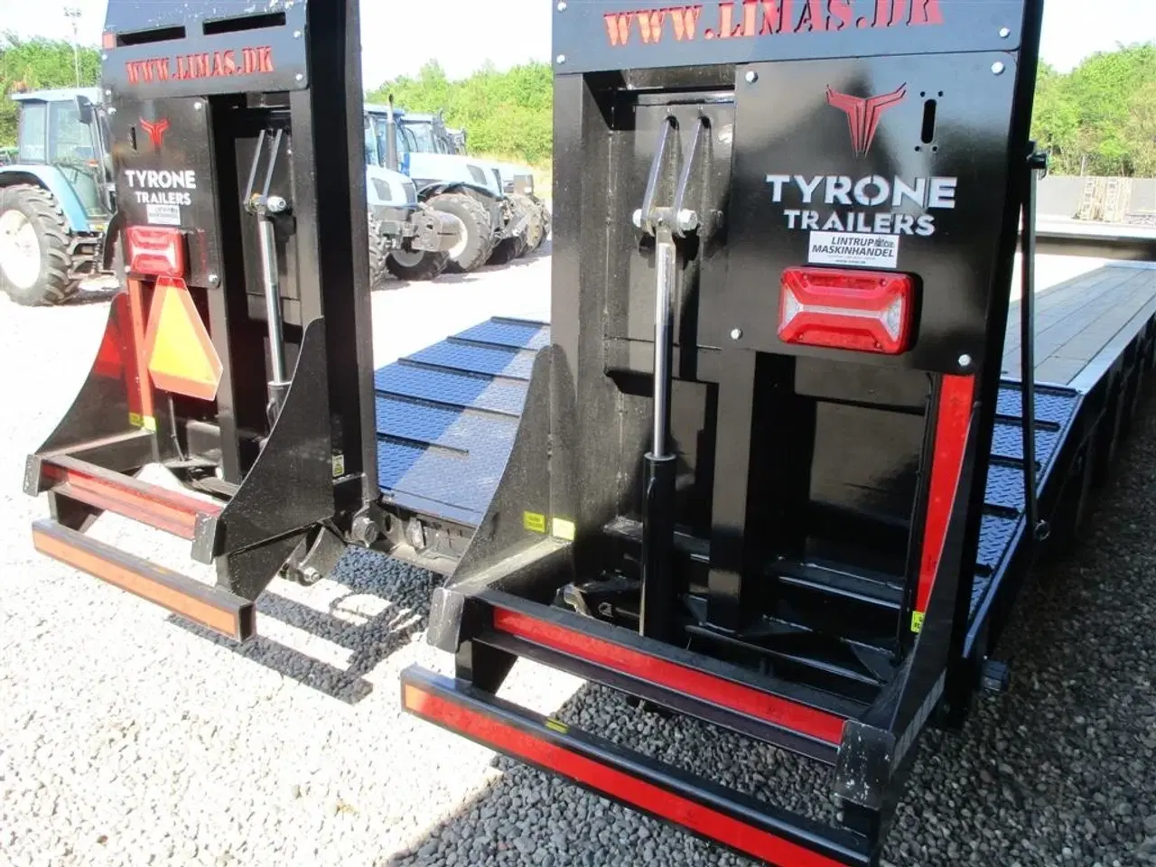 Billede 12 - Tyrone 27TLL Lang model, Affjedret træk og affjedret aksler. med hydrauliske ramper og værktøjskasse