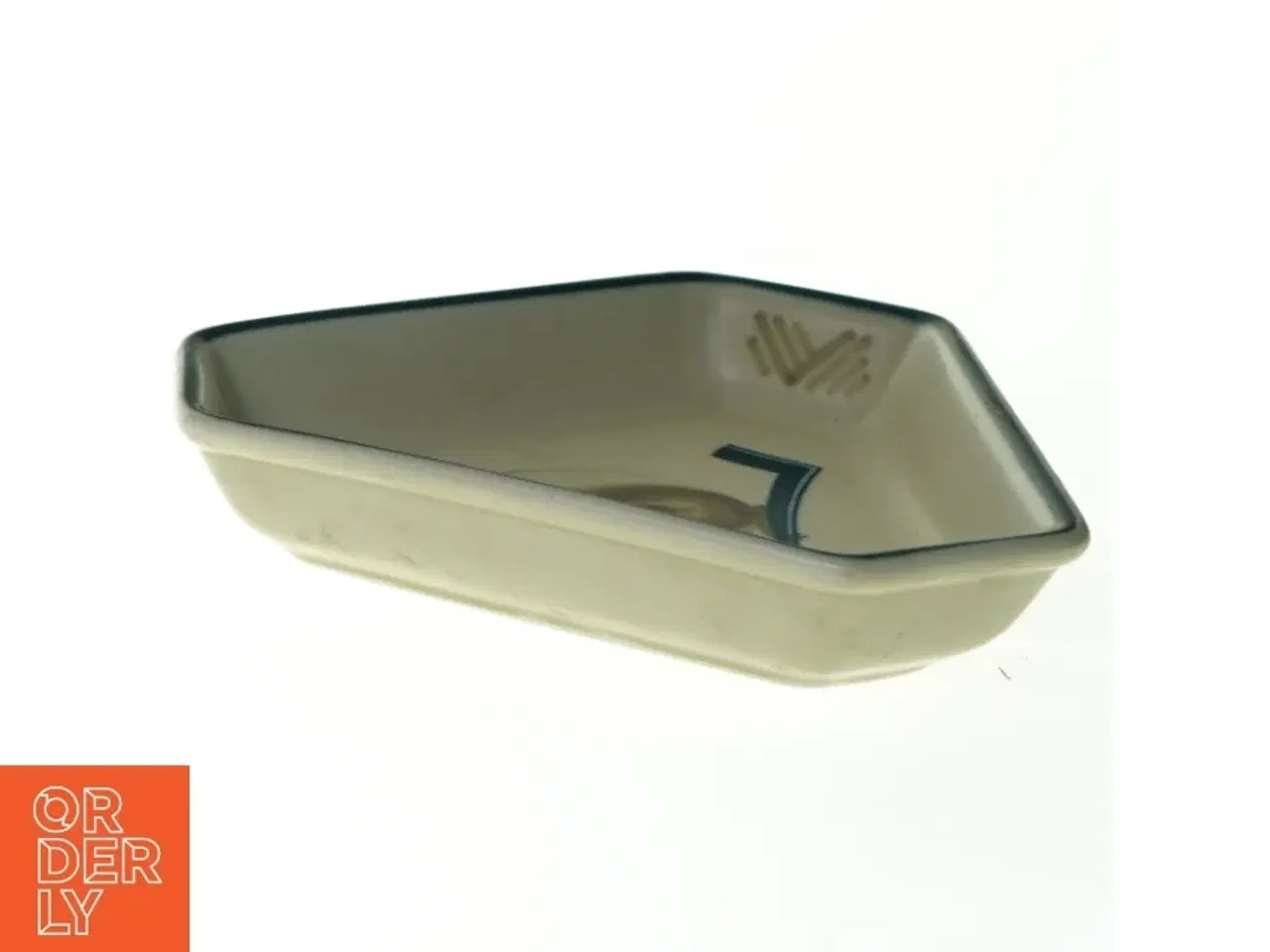 Billede 3 - Trekantet fad med egern motiv fra Royal Copenhagen (str. 15 x 3 cm)