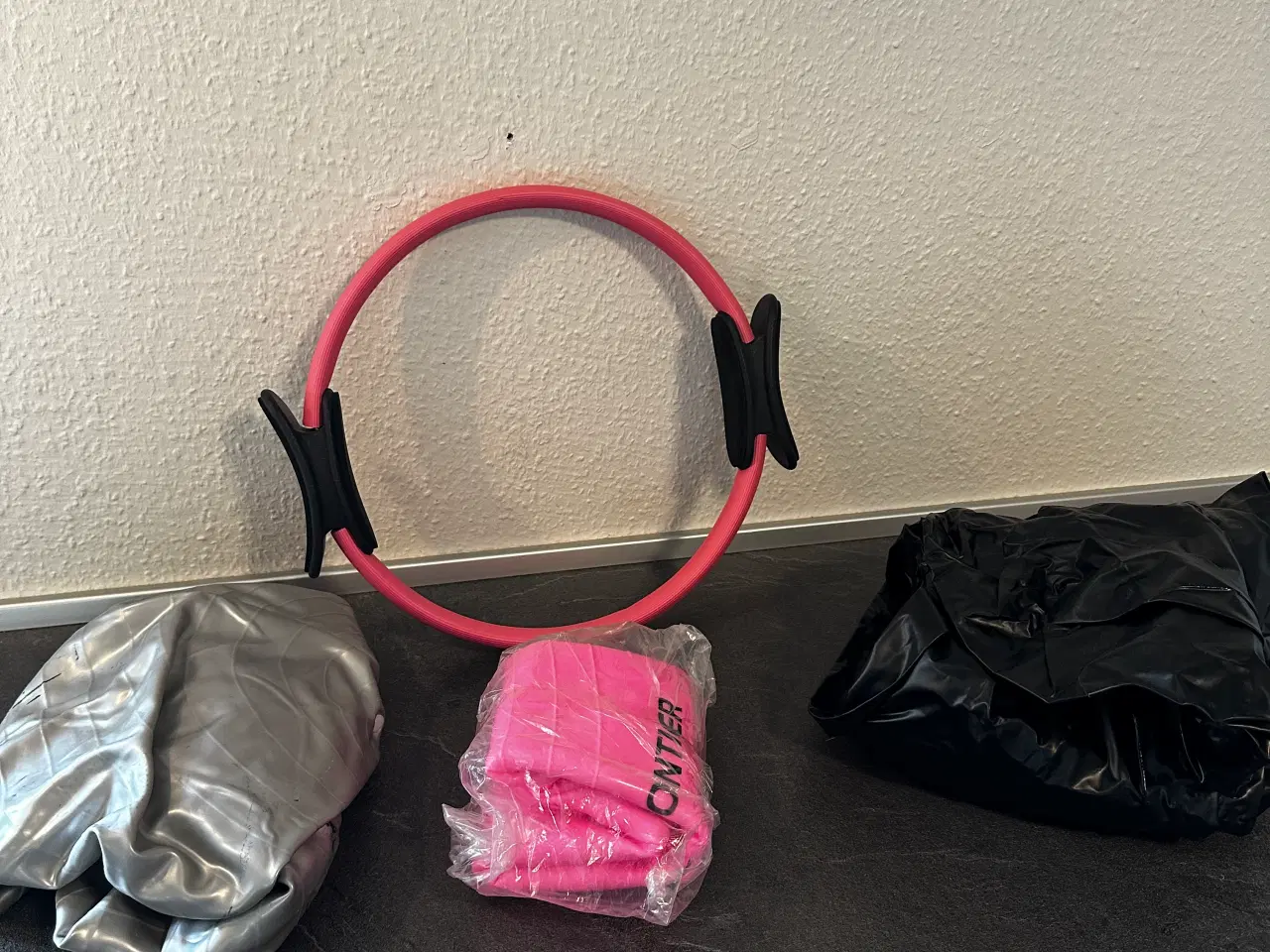 Billede 1 - Fitness Set med ring, to bolde og boksepude