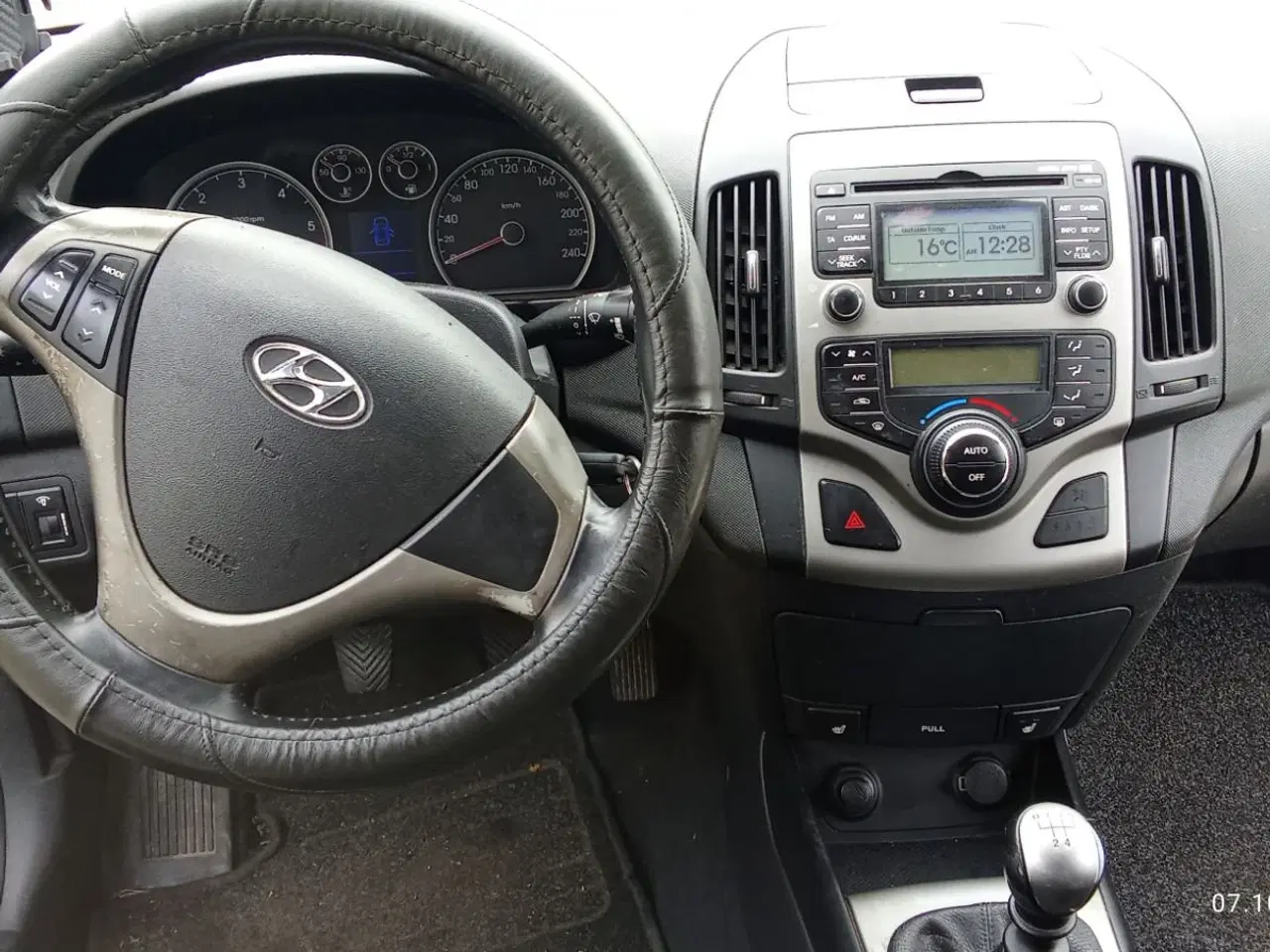 Billede 8 - HYUNDAI I30 1.6 CDRI 2009 340000km TRÆK. LÆS TEXT 