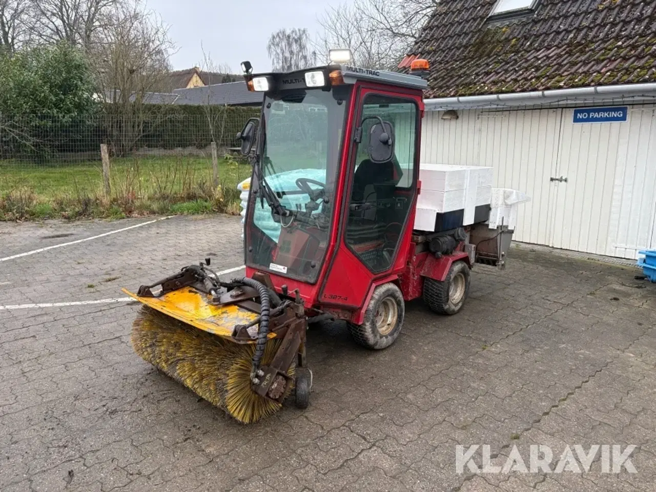 Billede 1 - Redskabsbærer Multi-Trac L327-4