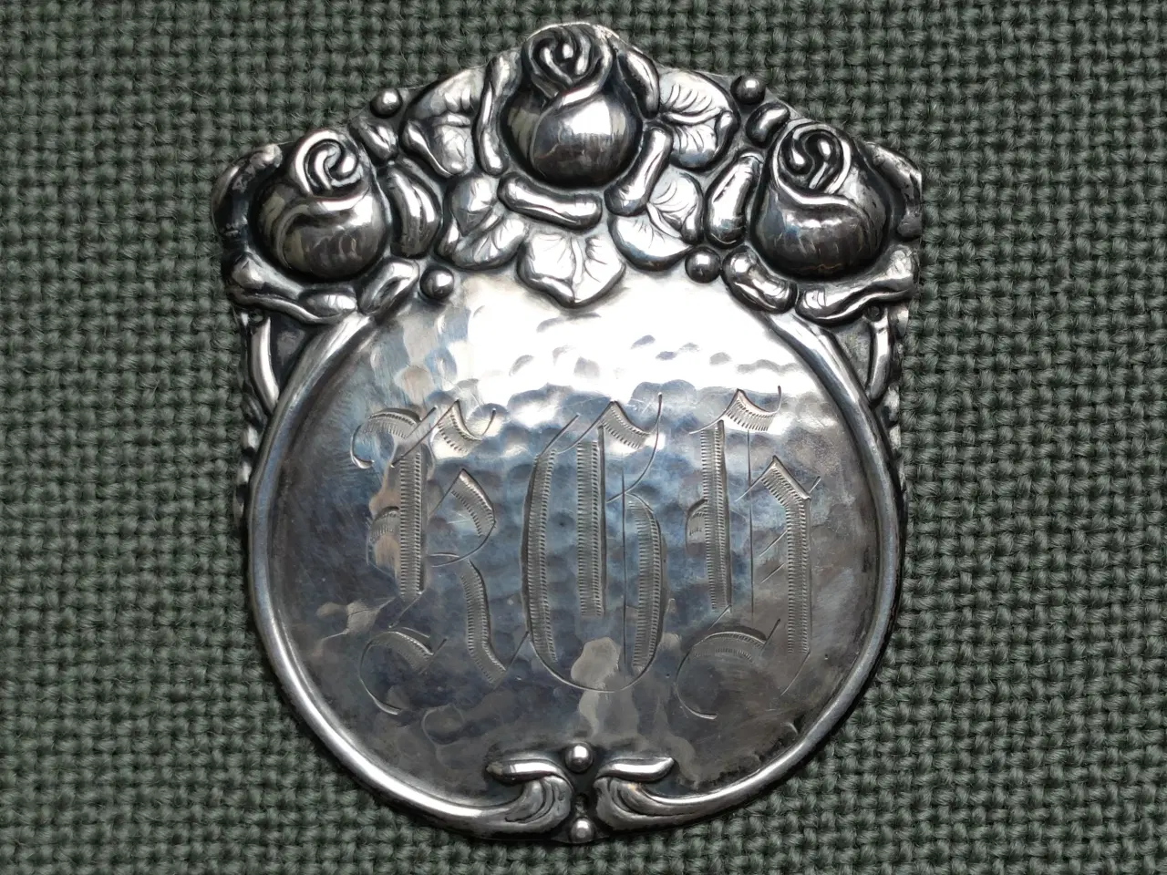 Billede 1 - Frakkemærke af sølv 