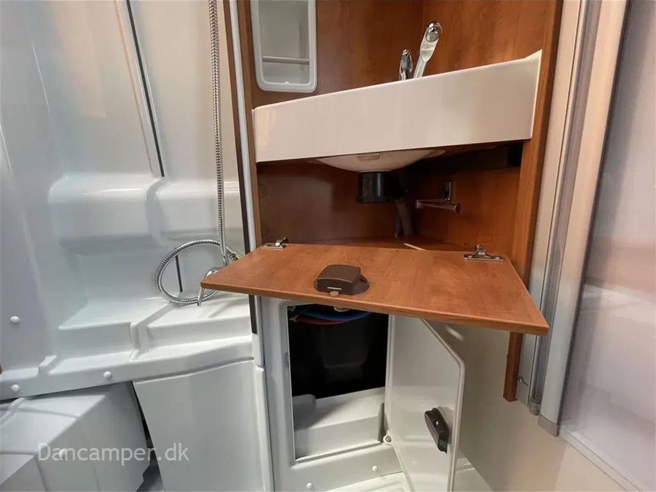 Billede 32 - 2020 - Carthago premium van 640 LE   Luksusvan, 140Hk   9-trins Automatgear, enkeltsenge, alufælge, navigation, træk