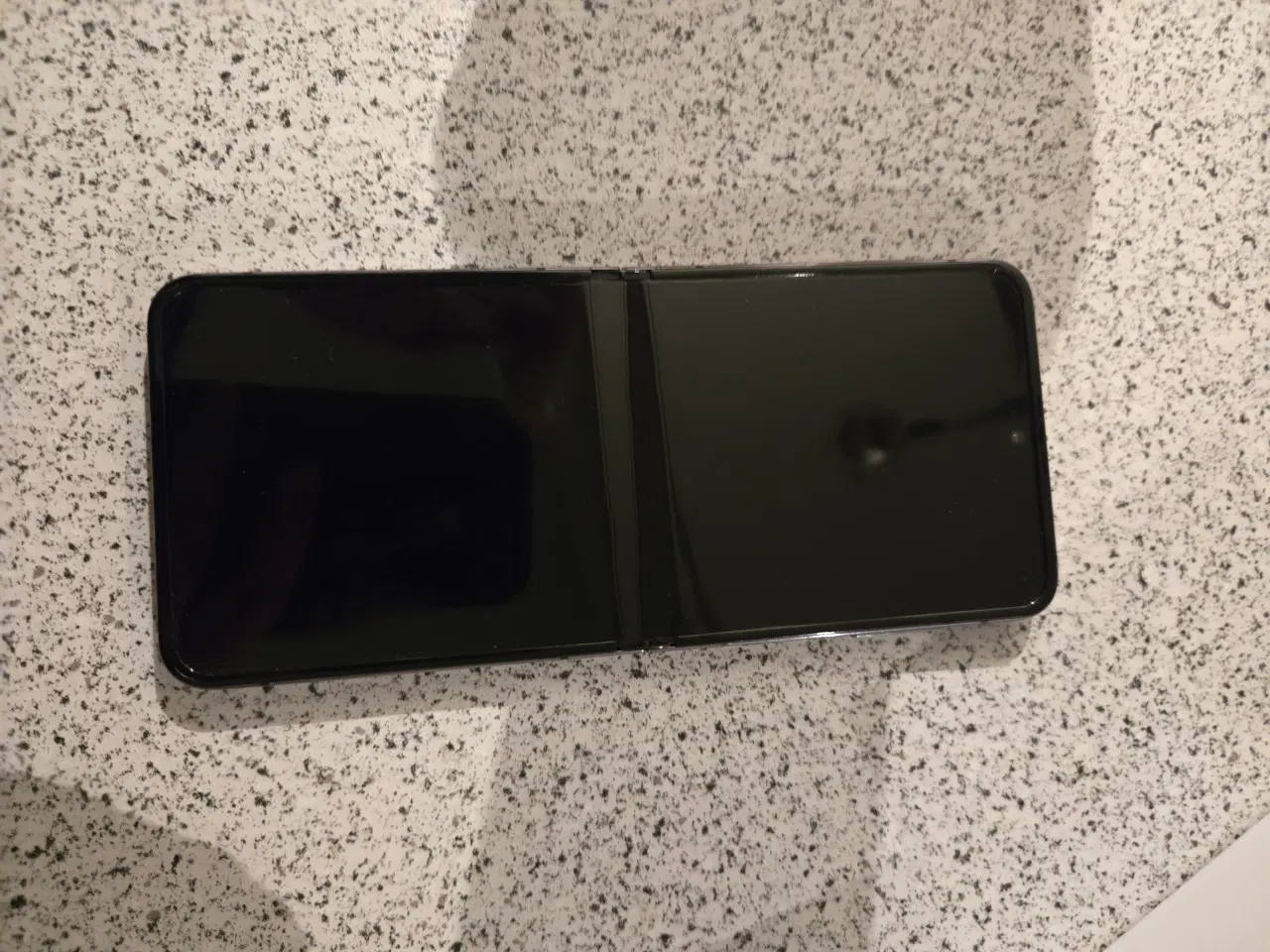 Billede 3 - Samsung Galaxy Z Flip5 256 GB, graphite