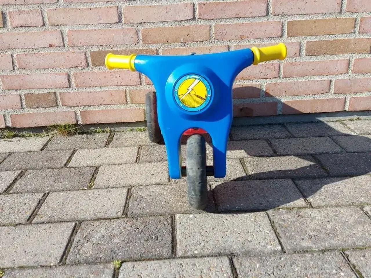 Billede 2 - Børnescooter med gummihjul.