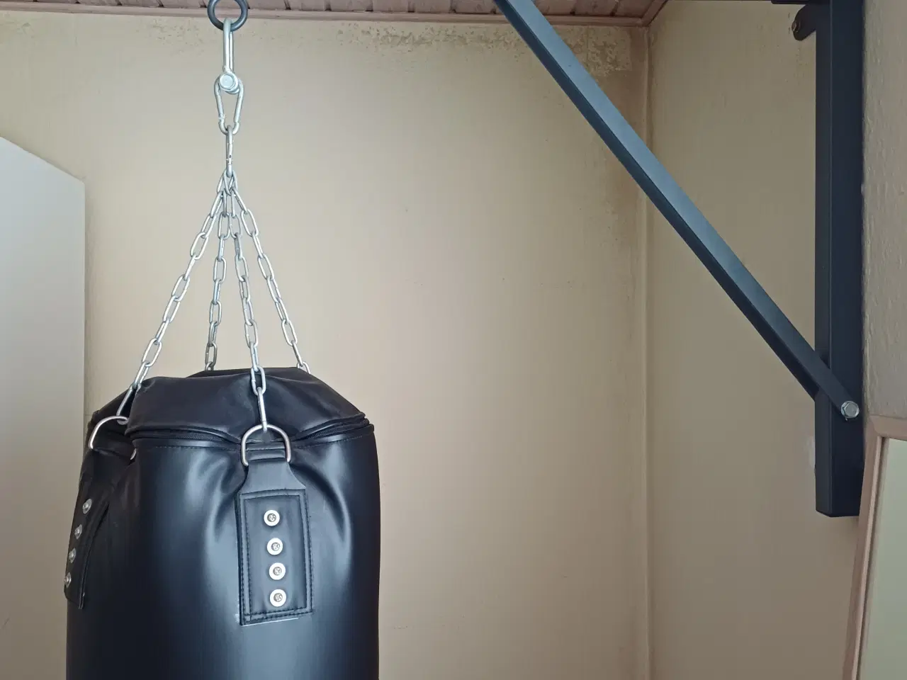 Billede 2 - Boksebold med vægbeslag 