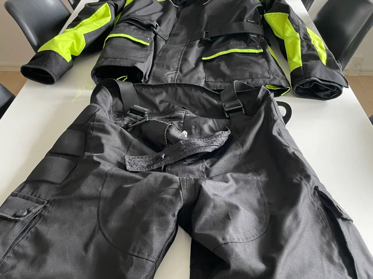 Billede 1 - MC tøj sælges