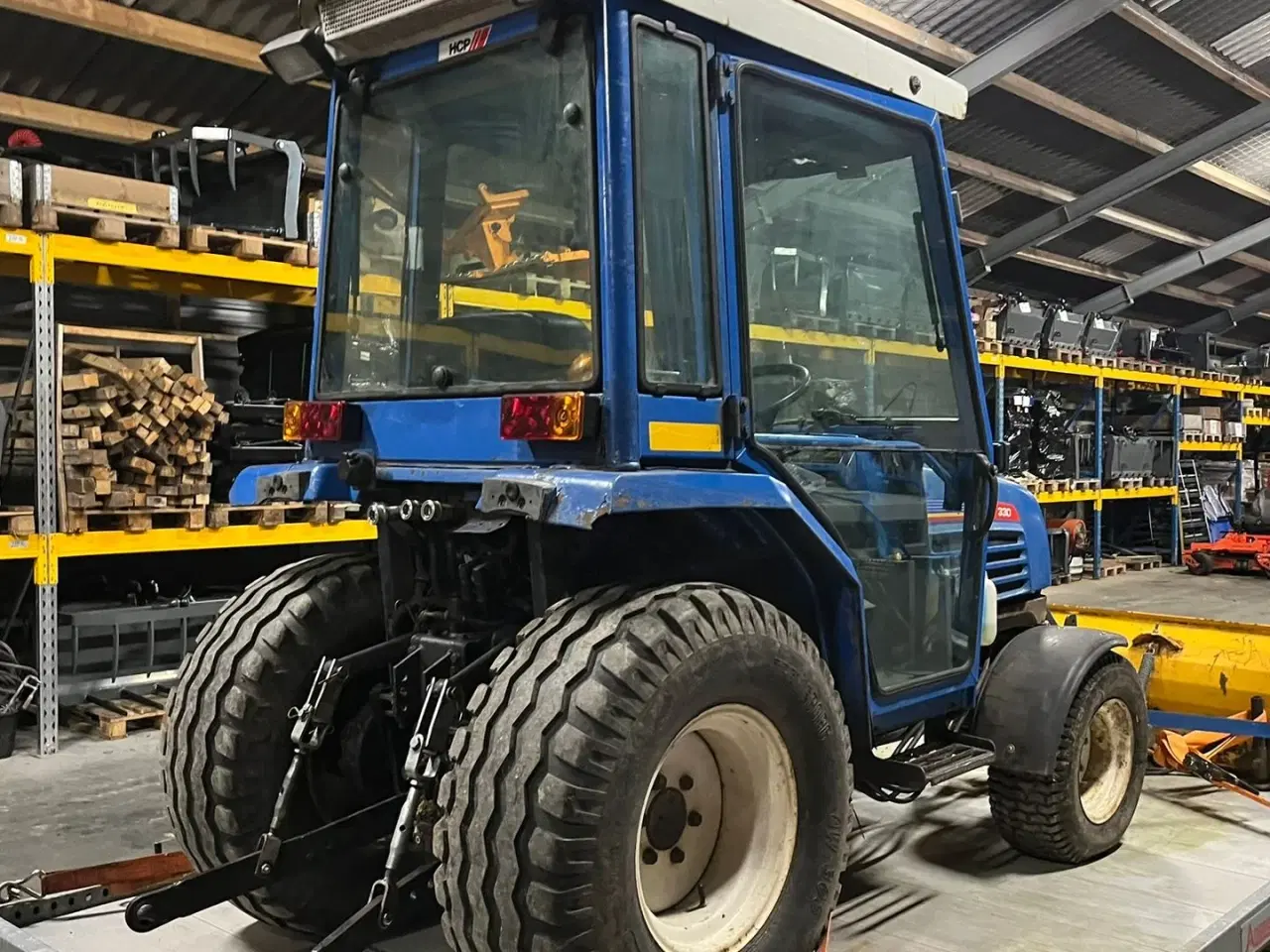 Billede 10 - Iseki 330 Med frontlift, sneplov og lukket kabine
