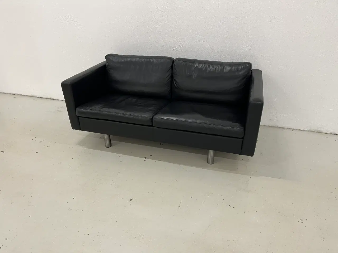 Billede 1 - 2 1/2 Pers.Sofa i sort semianilin læder.