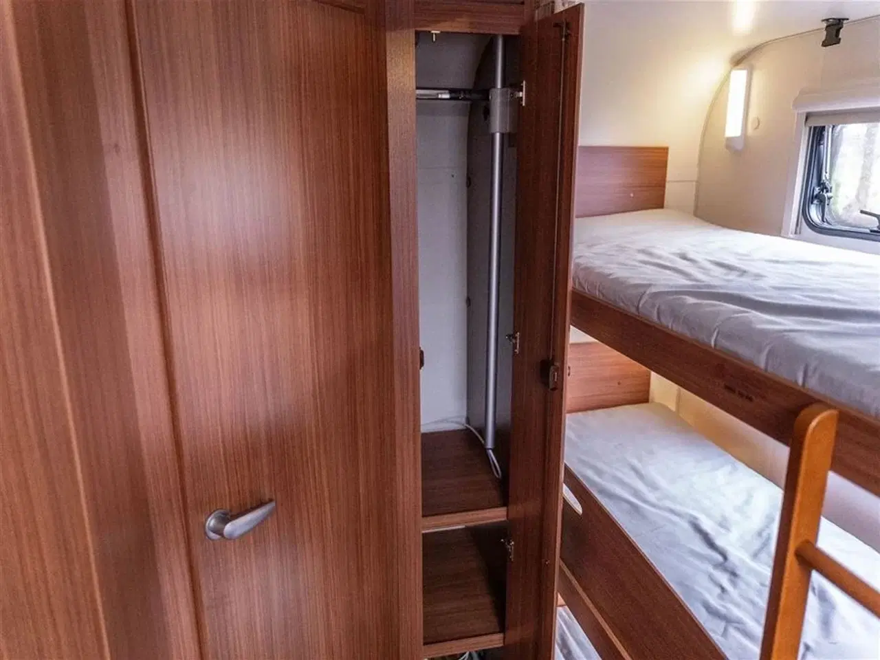 Billede 46 - 2013 - Adria Adora 563 PT   Rigtig fin vogn med køjer og dobbeltseng
