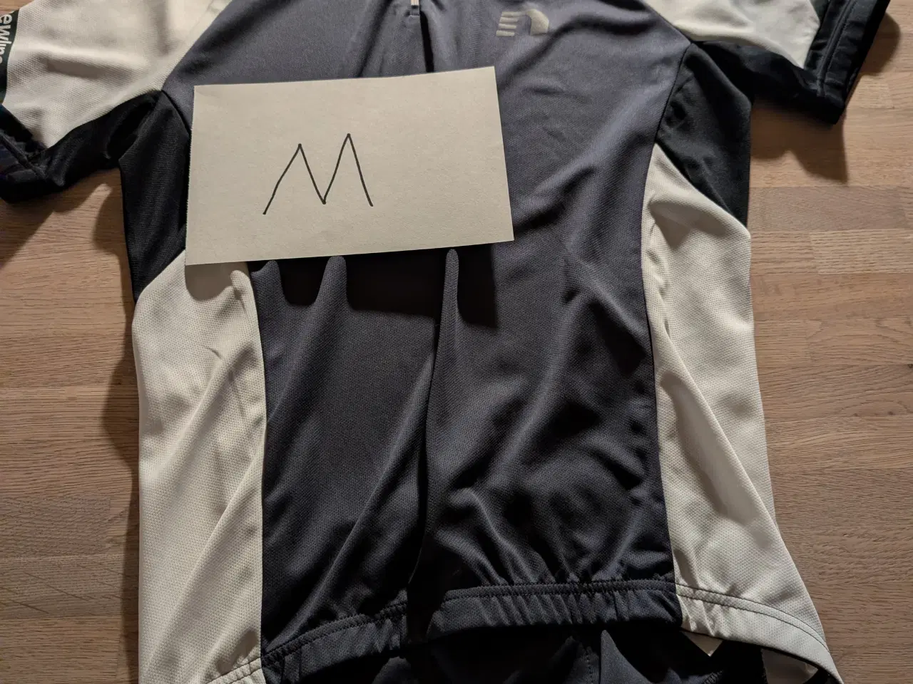 Billede 7 - 17 assorterede løbetrøjer fra newline