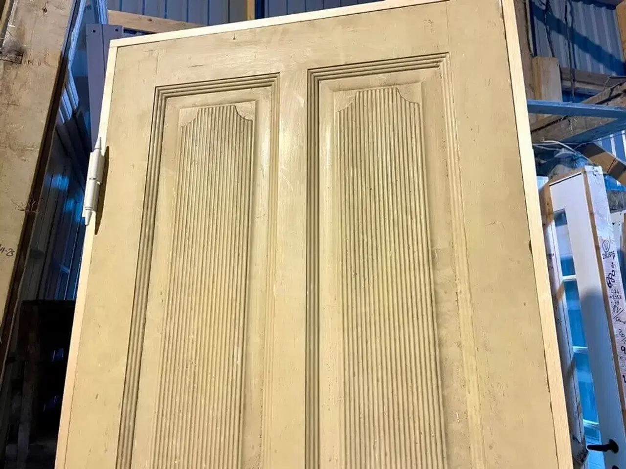 Billede 3 - Smuk Dannebrogsdør m. riflede fyldninger