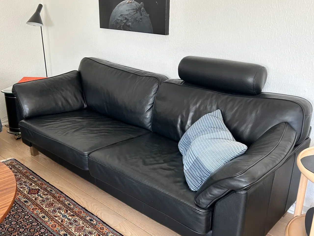 Billede 3 - Sofa i sort læder