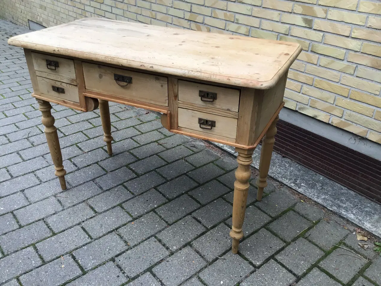 Billede 1 - Gammelt skrivebord 