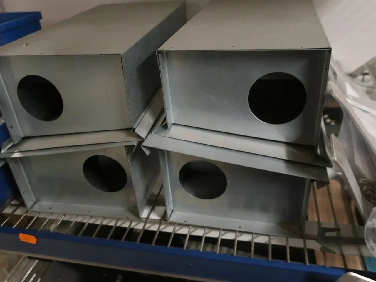 Billede 13 - 2 fag salgsreoler inkl. indhold (se billeder)