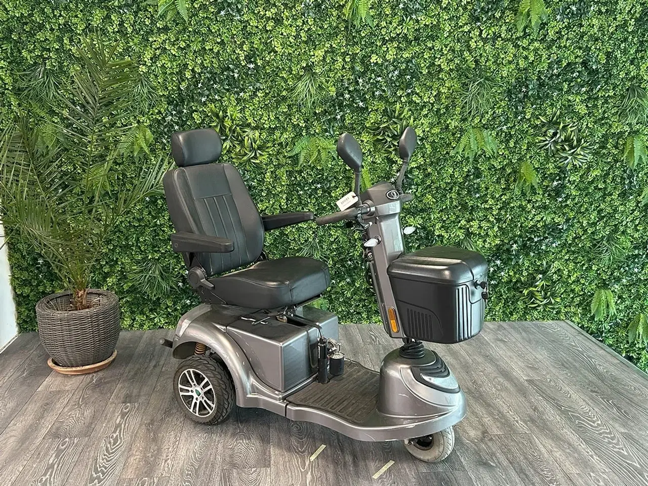 Billede 1 - LM-550 grå