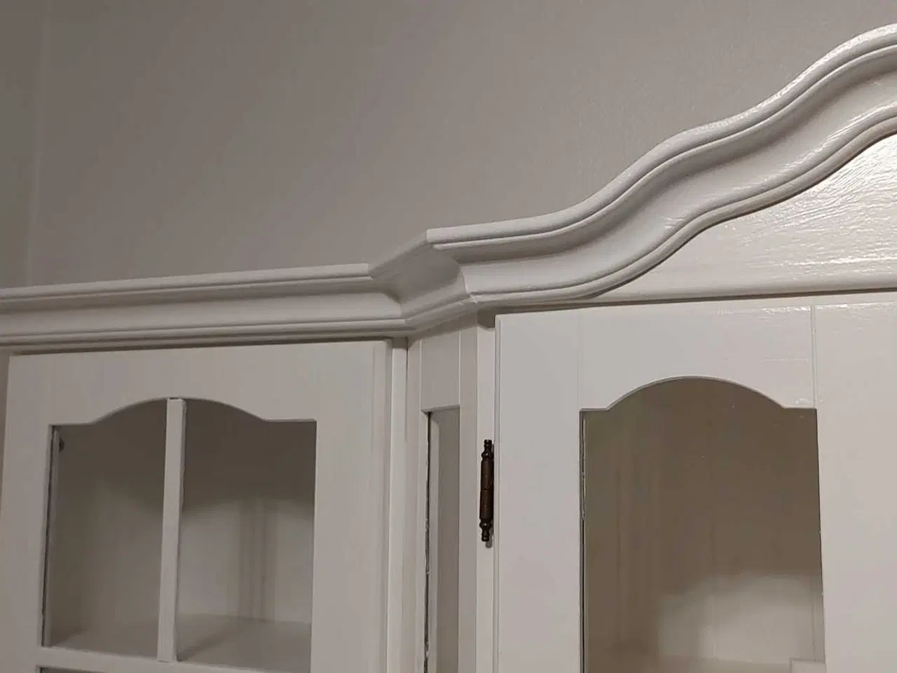 Billede 8 - Ny malet vitrineskab 