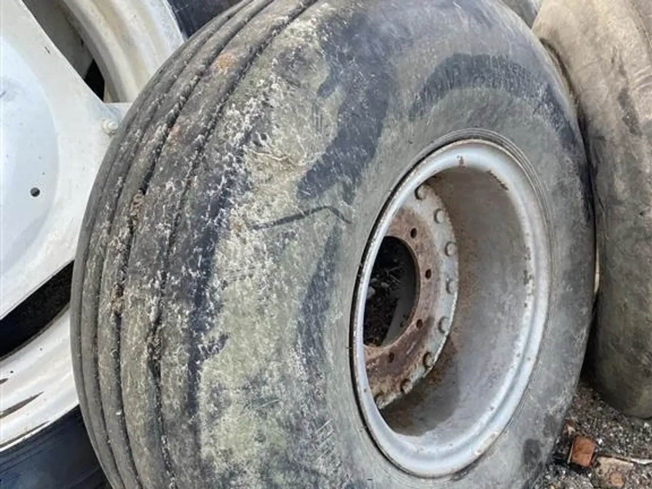 Billede 3 - Goodyear 17.0/80-508. Har siddet på brimontvogn