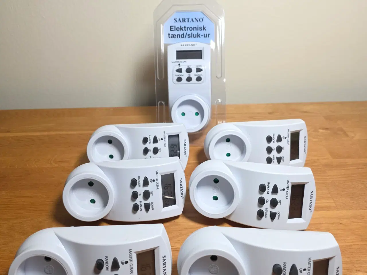 Billede 1 - 7 stk. Sartano Uge/døgnur digital med display