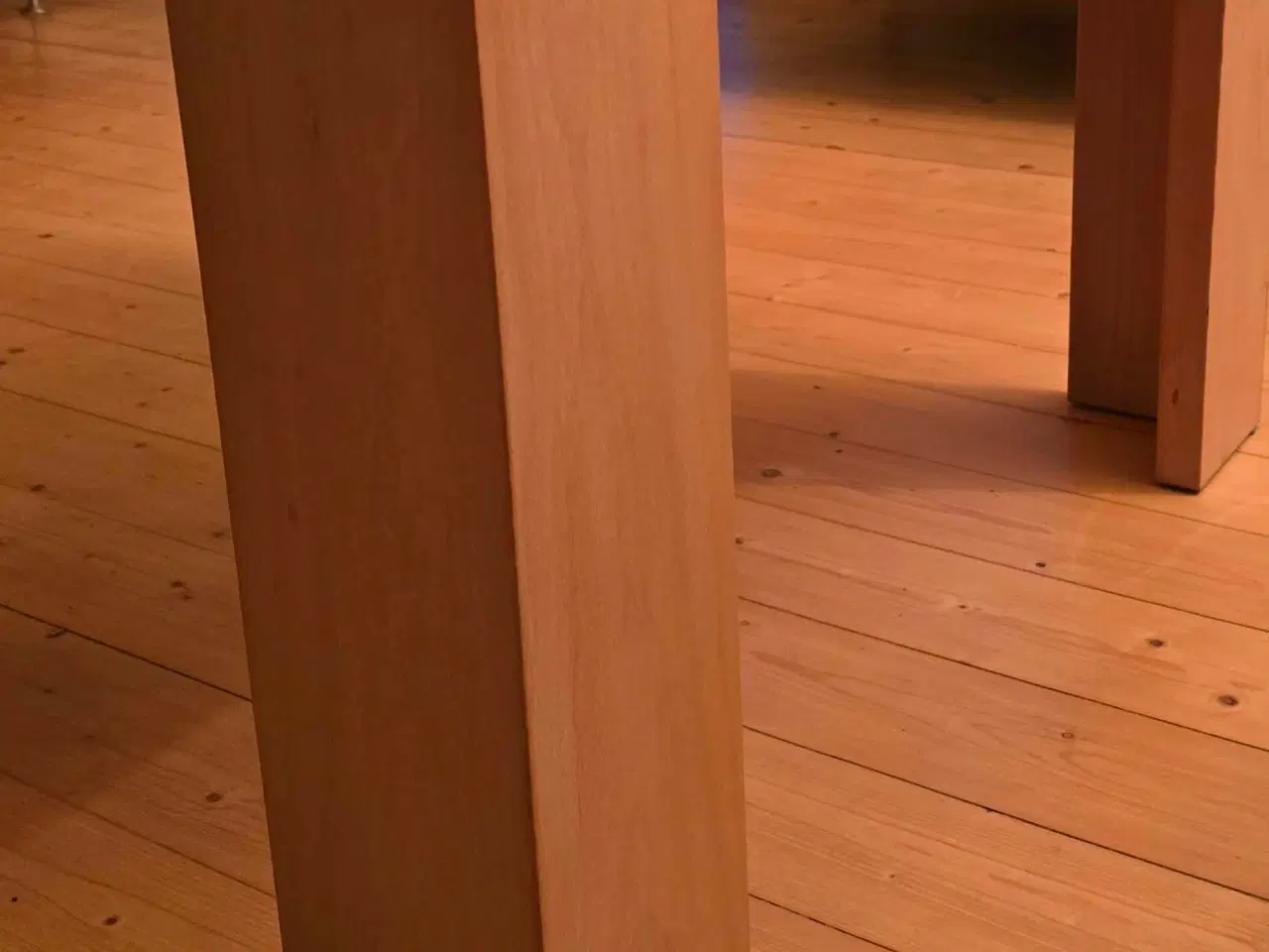 Billede 3 - Firkantet sofabord i træ