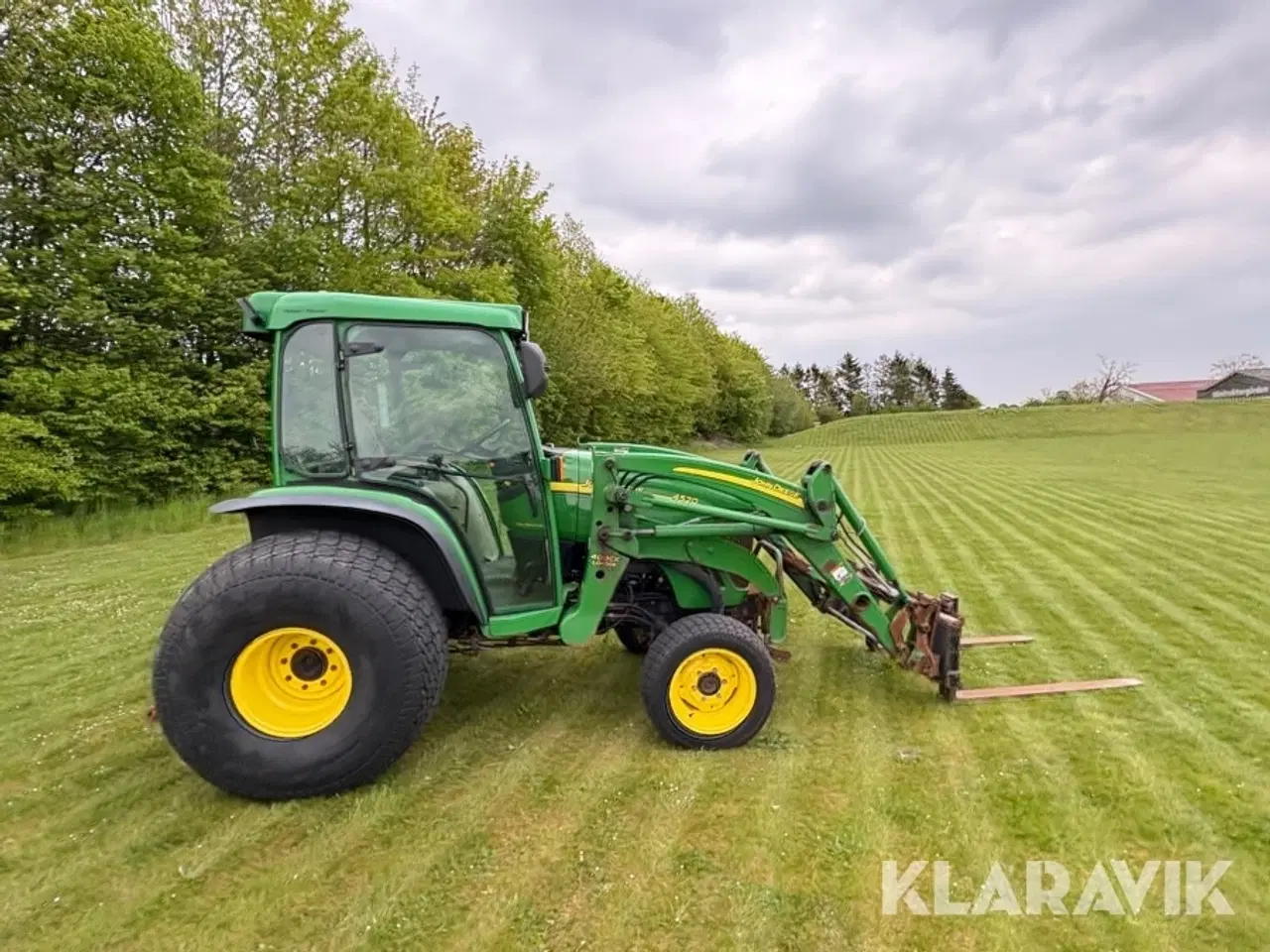 Billede 8 - Traktor John Deere 4520 med frontlæsser frontlift gafler og skovl