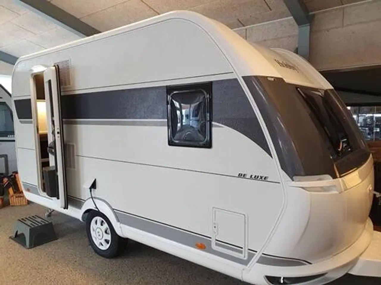Billede 1 - Hobby DE LUXE 400 SFe
