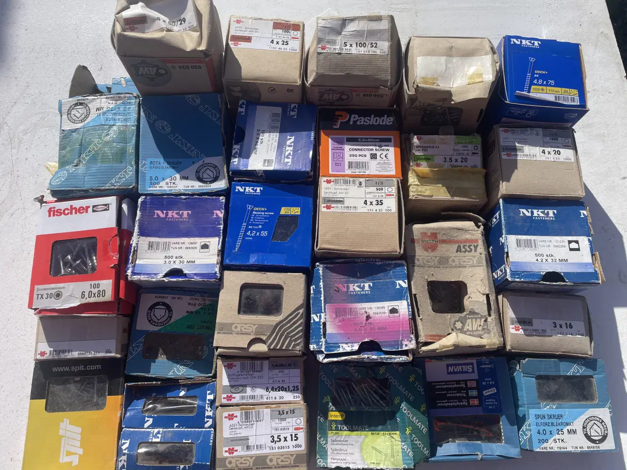 Billede 1 - En kasse blandet skruer