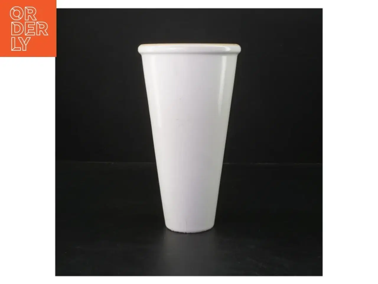 Billede 1 - Hvid keramik vase (str. Ø. 12 cm. længde. 21,5 cm)